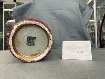 Un vase en porcelaine de Chine &agrave; &eacute;mail flamb&eacute;, 19&egrave;me