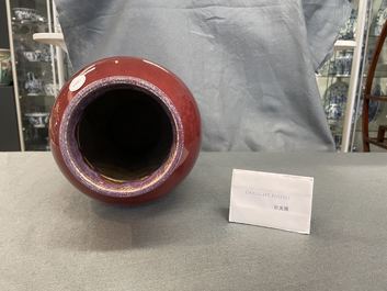 Un vase en porcelaine de Chine &agrave; &eacute;mail flamb&eacute;, 19&egrave;me