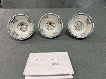 Six tasses et soucoupes en porcelaine de Chine famille verte &agrave; fond caf&eacute; au lait, Kangxi
