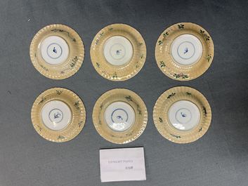 Six tasses et soucoupes en porcelaine de Chine famille verte &agrave; fond caf&eacute; au lait, Kangxi