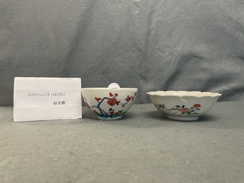 Deux bols et une coupe en porcelaine de style Kakiemon, Japon, Edo