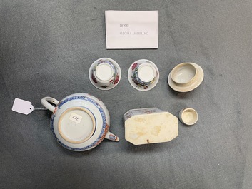 Une paire de tasses et soucoupes, une th&eacute;i&egrave;re d&eacute;cor&eacute;e aux Pays-Bas et une bo&icirc;te &agrave; th&eacute; en porcelaine de Chine, Kangxi/Qianlong