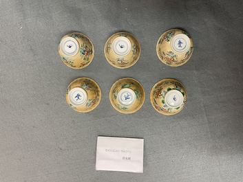 Six tasses et soucoupes en porcelaine de Chine famille verte &agrave; fond caf&eacute; au lait, Kangxi
