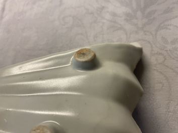 Une coupe en forme d'&eacute;ventail en porcelaine de Chine en bleu et blanc de type ko-sometsuke pour le march&eacute; japonais, Tianqi/Chongzhen