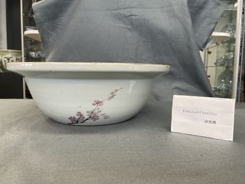 A large Chinese qianjiang cai bowl with a scholar and her student, 19/20th C.