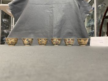 Six tasses et soucoupes en porcelaine de Chine famille verte &agrave; fond caf&eacute; au lait, Kangxi