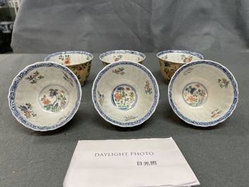 Six tasses et soucoupes en porcelaine de Chine famille verte &agrave; fond caf&eacute; au lait, Kangxi