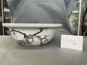 A large Chinese qianjiang cai bowl with a scholar and her student, 19/20th C.