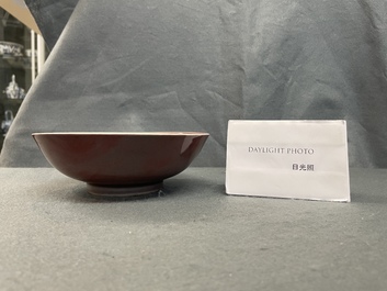 Een Chinese monochrome leverrode kom, 19e eeuw