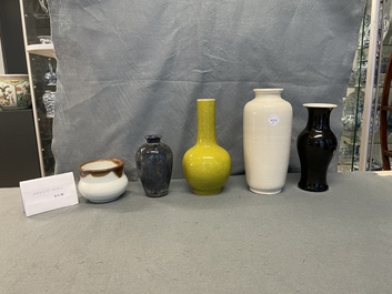 A varied collection of four monochrome Chinese and Japanese vases and a censer, 19/20th C.