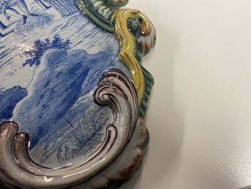 Een paar polychrome Delftse plaquettes met plattelandsvoorstellingen, 19e eeuw