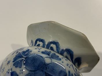 Vier blauw-witte Delftse vazen, 17/18e eeuw
