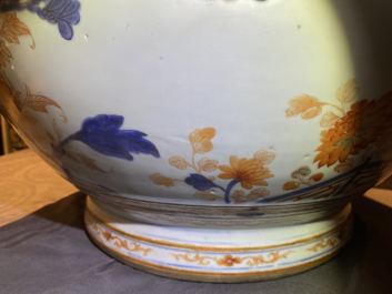 A large Chinese Imari-style fish bowl, Kangxi