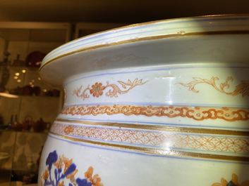 A large Chinese Imari-style fish bowl, Kangxi