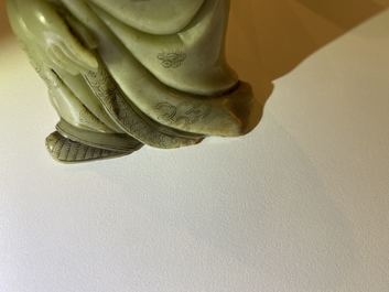 A Chinese Shoushan soapstone figure of a seated man, 18/19th C.