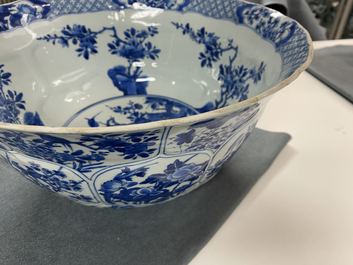 Een grote Chinese blauw-witte kom met florale vakverdeling, Kangxi