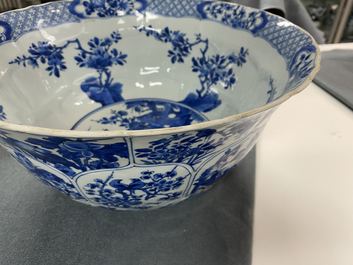 Een grote Chinese blauw-witte kom met florale vakverdeling, Kangxi