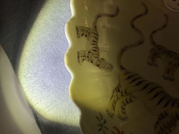 A pair of fluted Chinese Kakiemon-style dishes with tigers, Kangxi