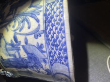 Een Chinese blauw-witte driepotige Swatow wierookbrander, Ming