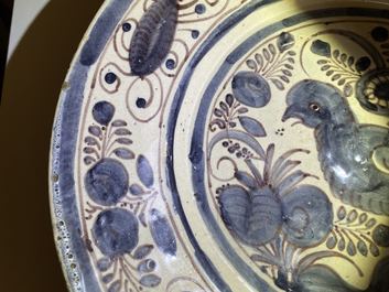 Un plat en fa&iuml;ence portugaise en bleu, blanc et mangan&egrave;se &agrave; d&eacute;cor d'un oiseau, 17&egrave;me