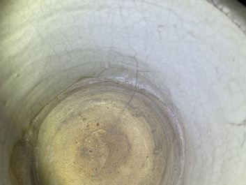 Een Chinese blauw-witte driepotige Swatow wierookbrander, Ming