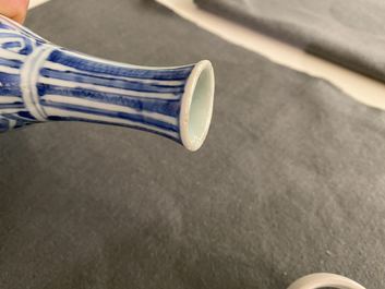 A Chinese blue and white double gourd vase with floral design, Wanli