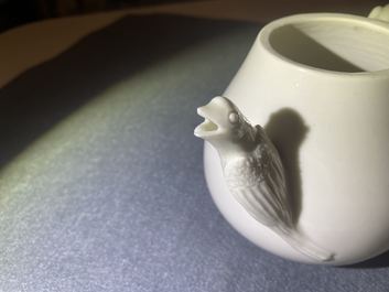 A Chinese Dehua blanc de Chine teapot, inscribed Yi Gong, 18/19th C.