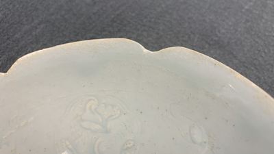 Deux bols et une jarre en porcelaine de Chine de type qingbai, Song