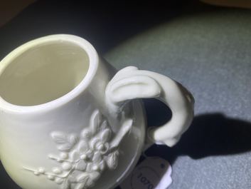A Chinese Dehua blanc de Chine teapot, inscribed Yi Gong, 18/19th C.