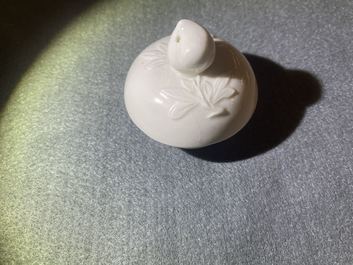 A Chinese Dehua blanc de Chine teapot, inscribed Yi Gong, 18/19th C.