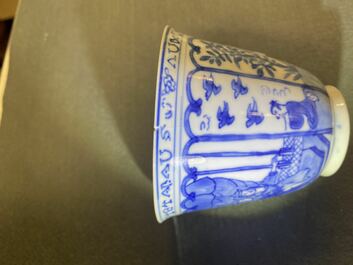 Une tasse couverte et soucoupe en porcelaine de Chine en bleu et blanc pour le march&eacute; fran&ccedil;ais, Kangxi