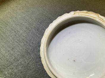 Une tasse couverte et soucoupe en porcelaine de Chine en bleu et blanc pour le march&eacute; fran&ccedil;ais, Kangxi
