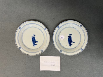Une paire d'assiettes en porcelaine de Chine en bleu et blanc de type ko-sometsuke pour le march&eacute; japonais, Tianqi