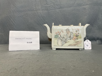 Een zeldzame Chinese qianjiang cai theepot met twee deksels, 19/20e eeuw