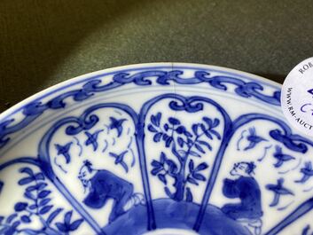 Une tasse couverte et soucoupe en porcelaine de Chine en bleu et blanc pour le march&eacute; fran&ccedil;ais, Kangxi