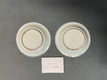 Une paire d'assiettes en porcelaine de Chine en bleu et blanc de type ko-sometsuke pour le march&eacute; japonais, Tianqi