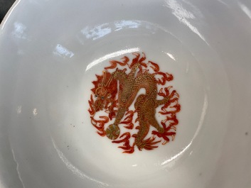 Cinq bols en porcelaine de Chine famille rose &agrave; d&eacute;cor de dragons et de ph&eacute;nix, marque et &eacute;poque de Guangxu