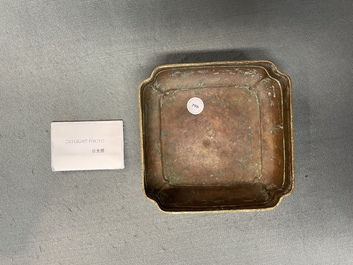 Een Chinese vierkante cloisonn&eacute; kom, Ming
