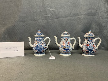 Three Chinese Imari-style covered jugs on stand, Kangxi