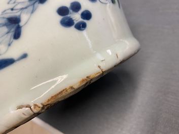 Deux vases en porcelaine de Chine en bleu et blanc sur fond c&eacute;ladon, 19&egrave;me