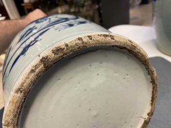 Deux vases en porcelaine de Chine en bleu et blanc sur fond c&eacute;ladon, 19&egrave;me