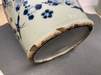 Deux vases en porcelaine de Chine en bleu et blanc sur fond c&eacute;ladon, 19&egrave;me