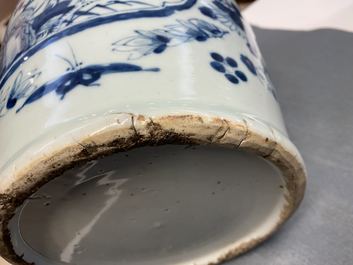 Deux vases en porcelaine de Chine en bleu et blanc sur fond c&eacute;ladon, 19&egrave;me