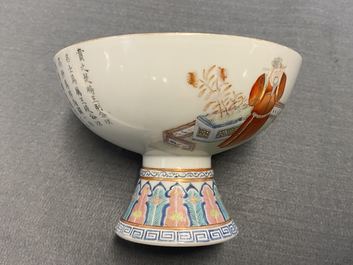 Een paar Chinese famille rose dekselkommen, Jiaqing merk en periode