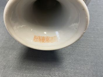 Een paar Chinese famille rose dekselkommen, Jiaqing merk en periode