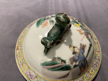 A pair of Chinese famille verte vases and covers with warrior scenes, 19th C.