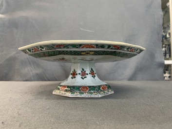 A Chinese octagonal famille verte tazza, Kangxi
