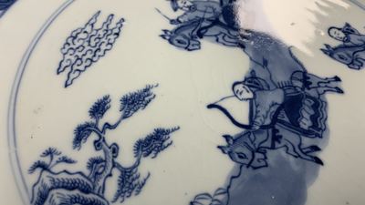 Un service en porcelaine de Chine en bleu et blanc &agrave; d&eacute;cor de sc&egrave;nes de chasse, 18/19&egrave;me