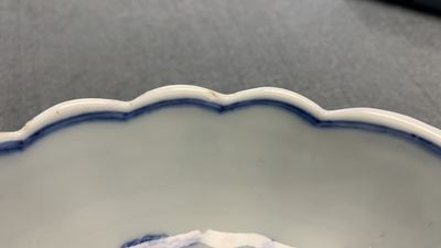 Un service en porcelaine de Chine en bleu et blanc &agrave; d&eacute;cor de sc&egrave;nes de chasse, 18/19&egrave;me