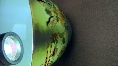 Een Chinees Canton famille rose theeservies met celadon fondkleur, 19e eeuw